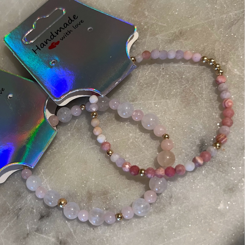 Hand made beads bracelet with gold pink multicolored size 61/2 small